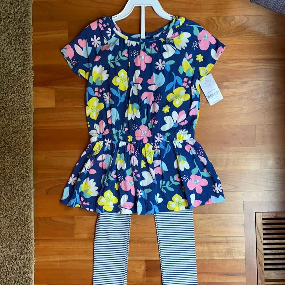 NWT Girls Carter’s 2 piece flower outfit